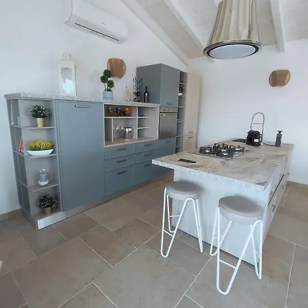Jana Villa