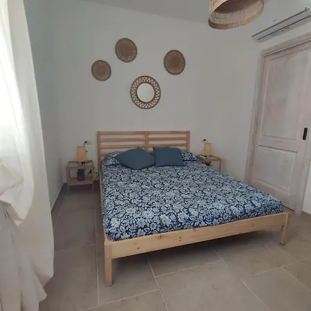 Jana Villa *